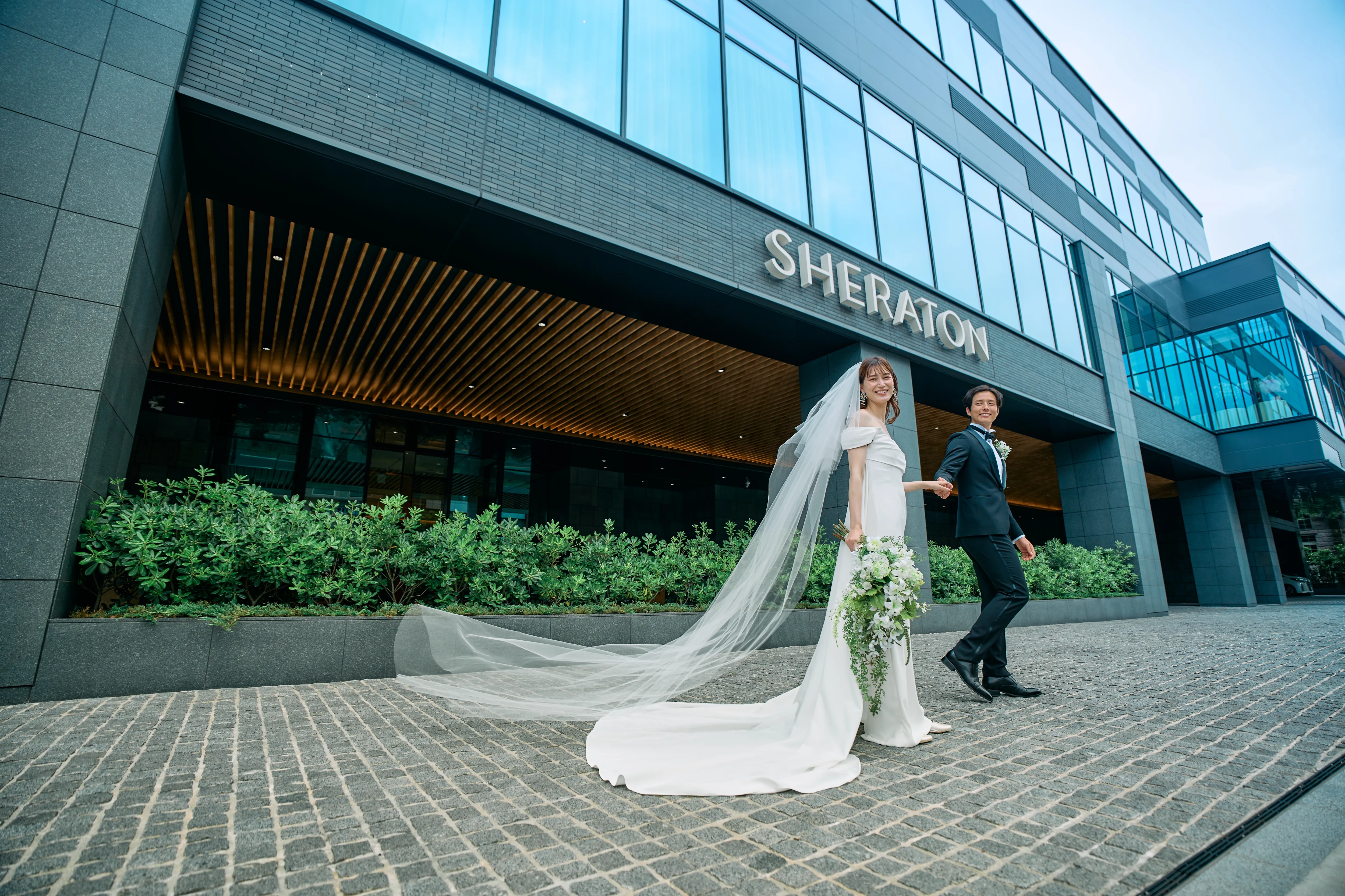 桜島を望む、鹿児島らしさと世界ブランドが出会うホテル