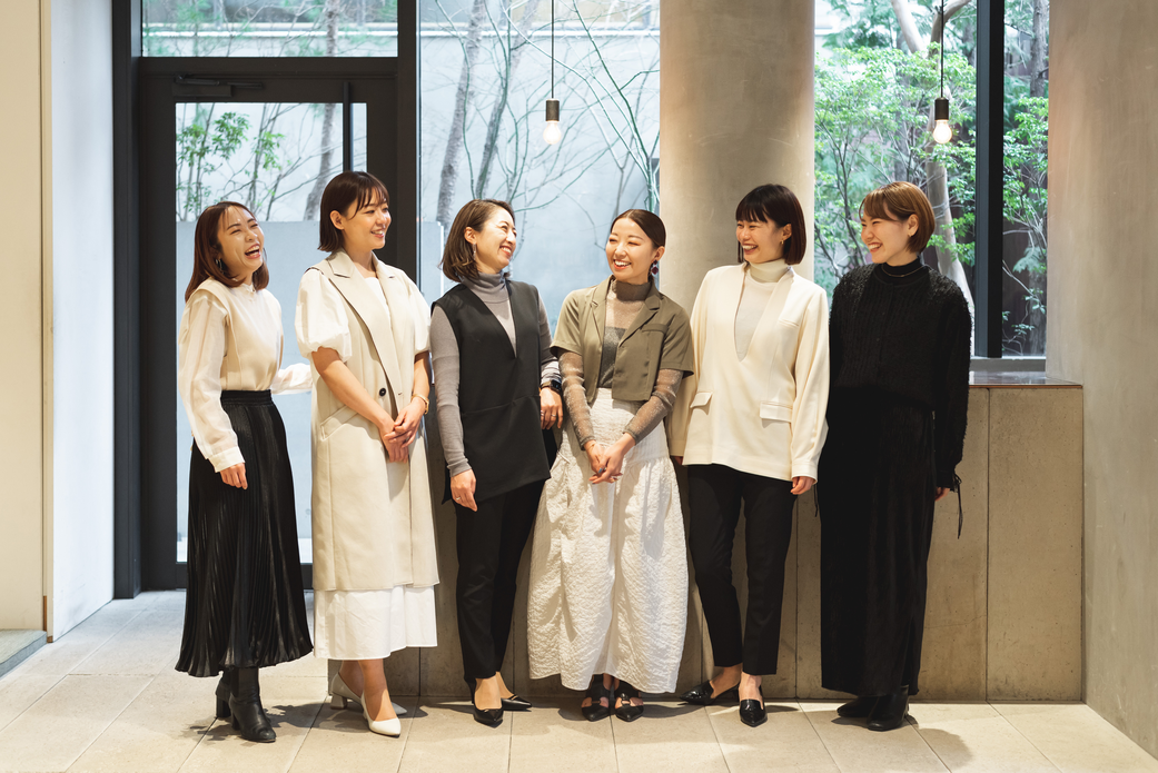 未来の新郎新婦へ向けて温かいメッセージを送る添田瑠璃さん