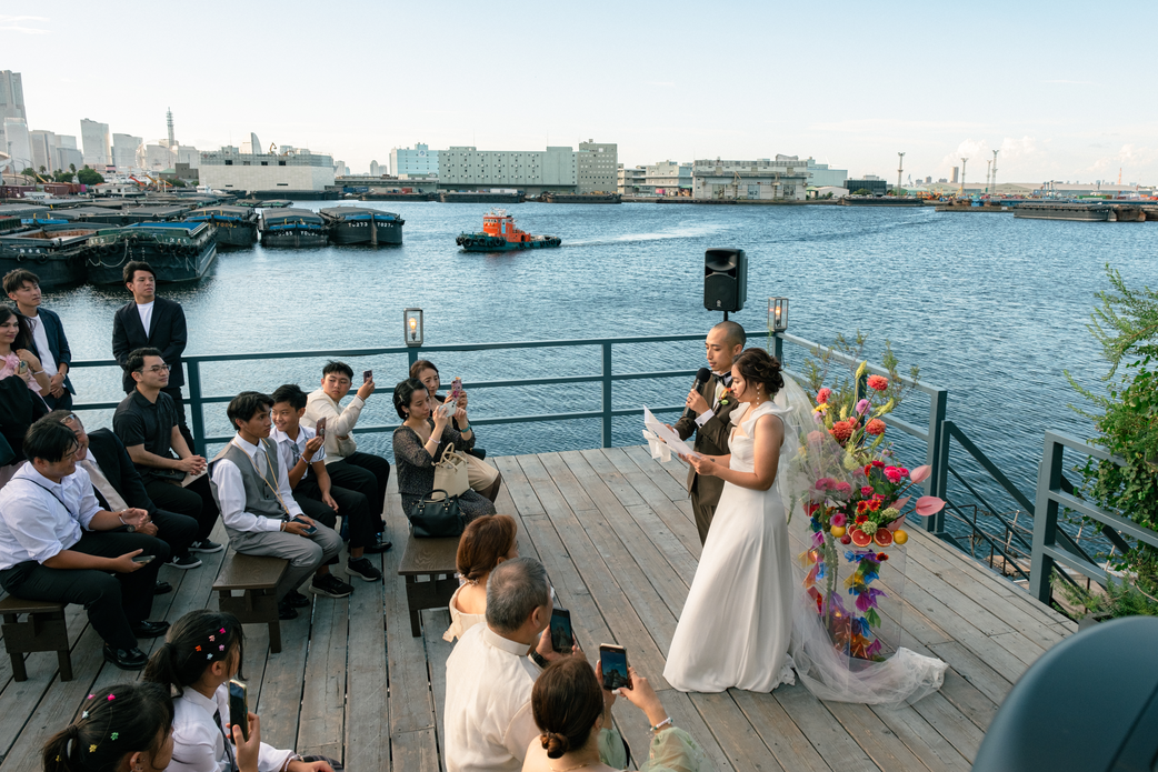 UNION HARBORの2階に広がる横浜の港を一望できる開放的なテラス