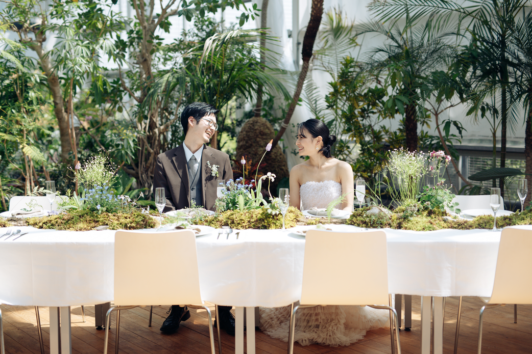 GREEN WISEの中庭に立つ、結婚式の誓いの場所にもなるシンボルツリー