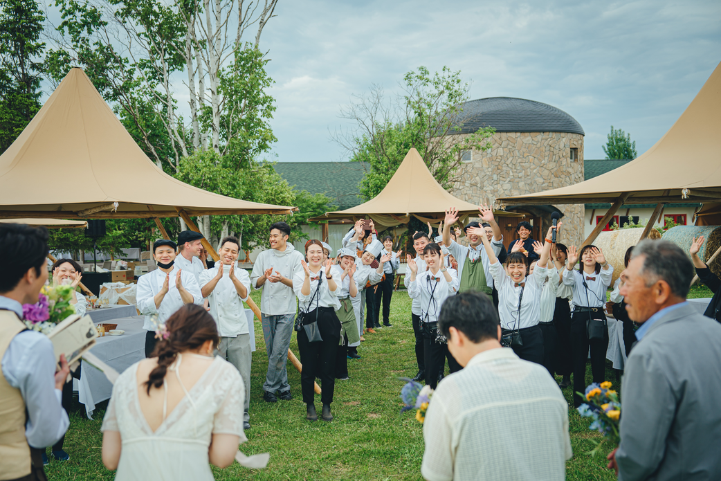 福岡の自宅からオンラインで北海道の結婚式について打ち合わせをする柳田絵理香さん
