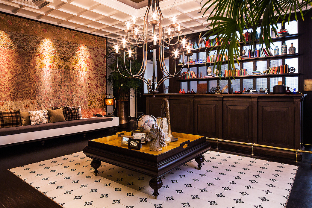 自然光が豊かに差し込む、木の温もりがあるTHE CLASSICA omotesandoのチャペル