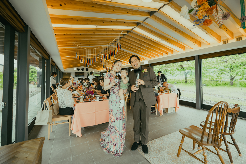 「プラスアルファ」のコンセプトを体現した、ビタミンカラーの明るい会場装飾