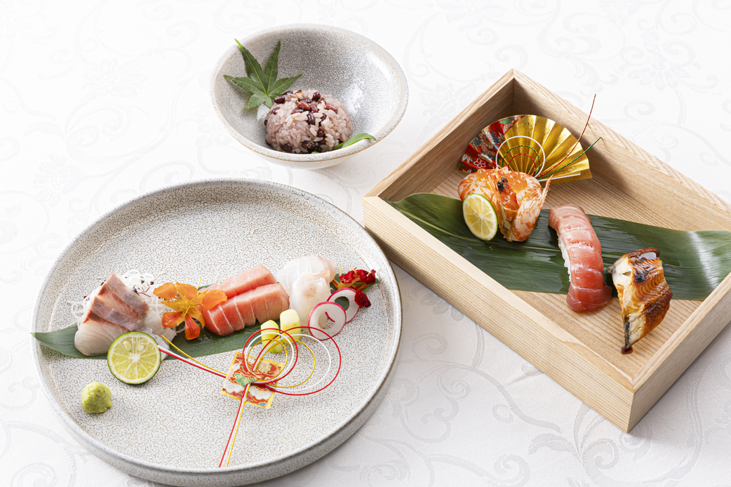 シェラトン鹿児島の活気ある専用キッチンでシェフが腕を振るう様子。