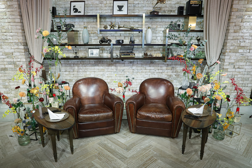 大きなオープンキッチンが特徴のシックな会場「ウェアハウス」