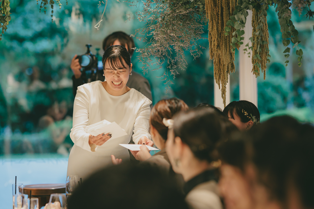 定番の演出にとらわれず、ゲストとの自由な対話を楽しむsasaならではのユニークな結婚式のエピソード