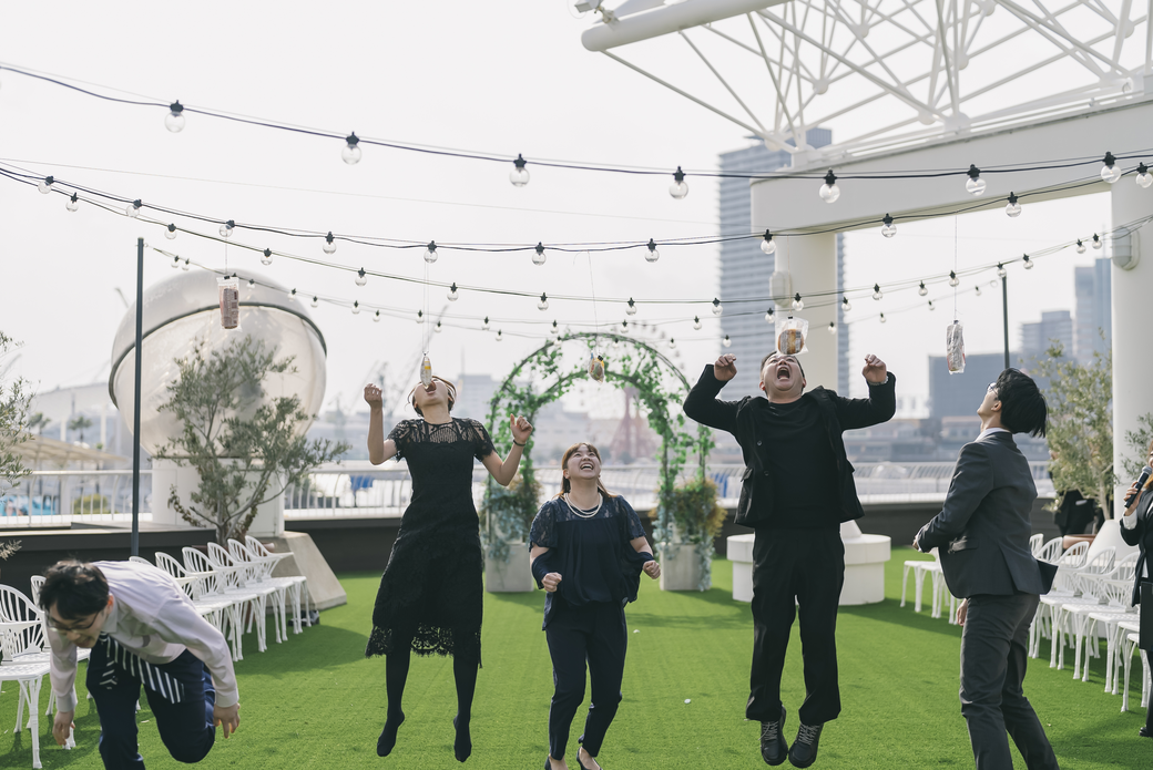 新郎新婦に寄り添い丁寧にヒアリングを行う荒井優飛さんの真剣な表情