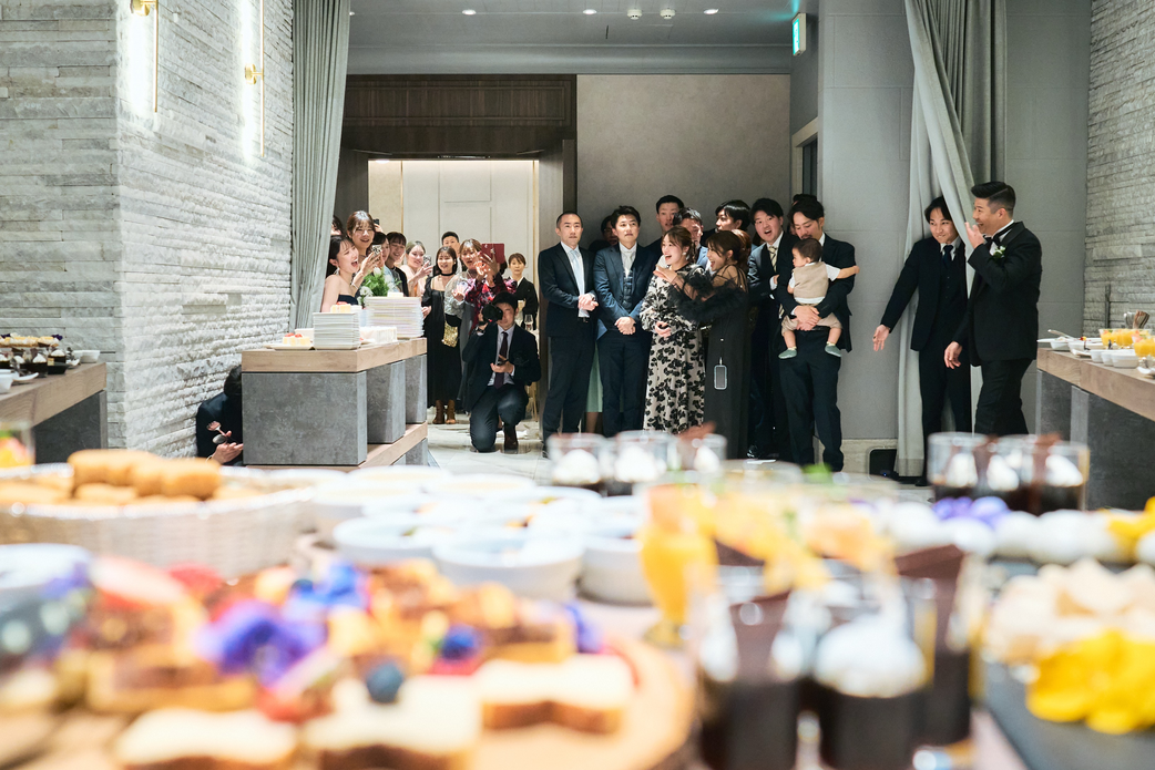 L2126の披露宴中にデザートビュッフェを楽しむインナーガーデン